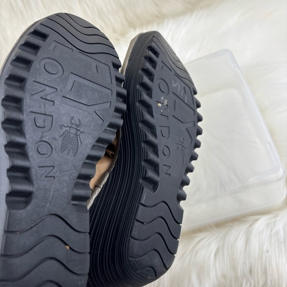 Fly London Silver Wedges Sandals Fashion-Forward Metallic - Picture 6 of 9